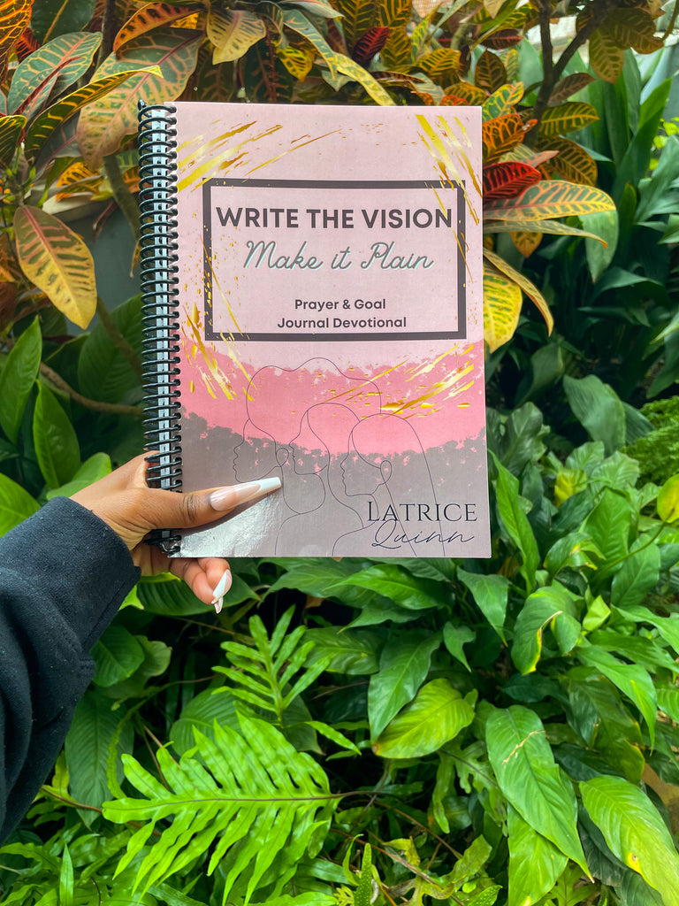 Created with Purpose: A Christian Vision Journal - Make your Dreams Plain  and manifest them into Reality: Moore, Tiera: : Books
